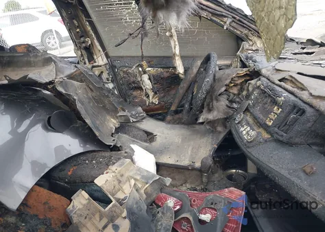 2015 Toyota Rav4 Xle z USA, uszkodzony, nr VIN JTMWFREV0FJ047999